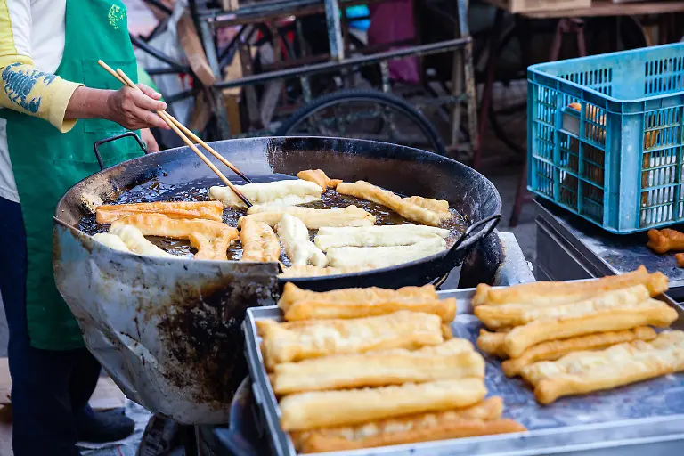GEORGE-TOWN-MALAYSIA-MARCH-23-Man-cooks-youtiao-at-the-street-market-of-George-Town-on-March-23-2016-in-George-Town-Malaysia