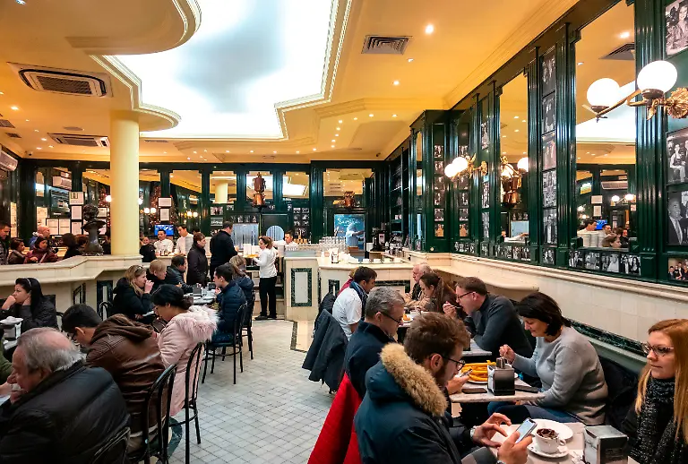 Famous-Madrid-chocolate-bar-San-Gines-Chocolateria-San-Gines-packed-in-winter-with-people-eating-churros-and-drinking-hot-chocolate-Madrid-Spain