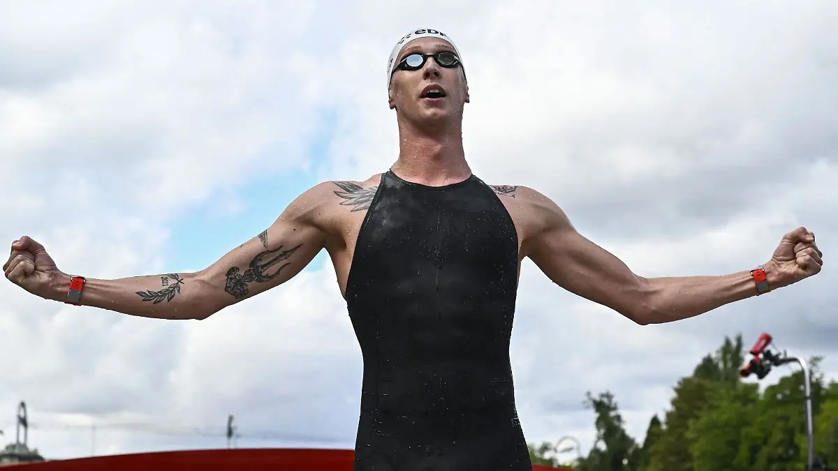 Florian-Wellbrock-feiert-seinen-zweiten-EM-Titel-im-Freiwasserschwimmen