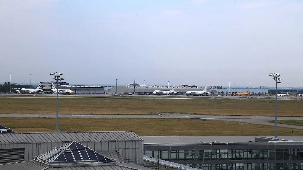 Am-Flughafen-Leipzig-Halle-hat-die-Polizei-eine-verdaechtige-Drohne-sichergestellt
