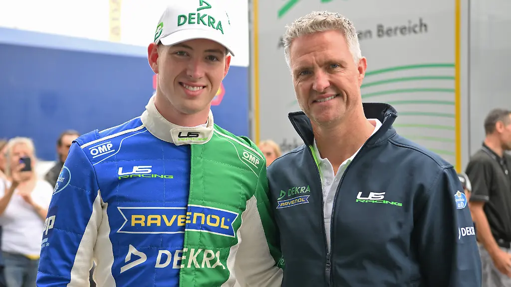 Sport-Bilder-des-Tages-17-08-2024-xekx-Motorsport-DTM-Saison-2024-DTM-Rennen-Nuerburgring-emspor-Ralf-Schumacher-und-Sohn-David-Schumacher-fahren-im-Rahmen-des-Prototype-Cup-Germany-gemeinsam-Rennen