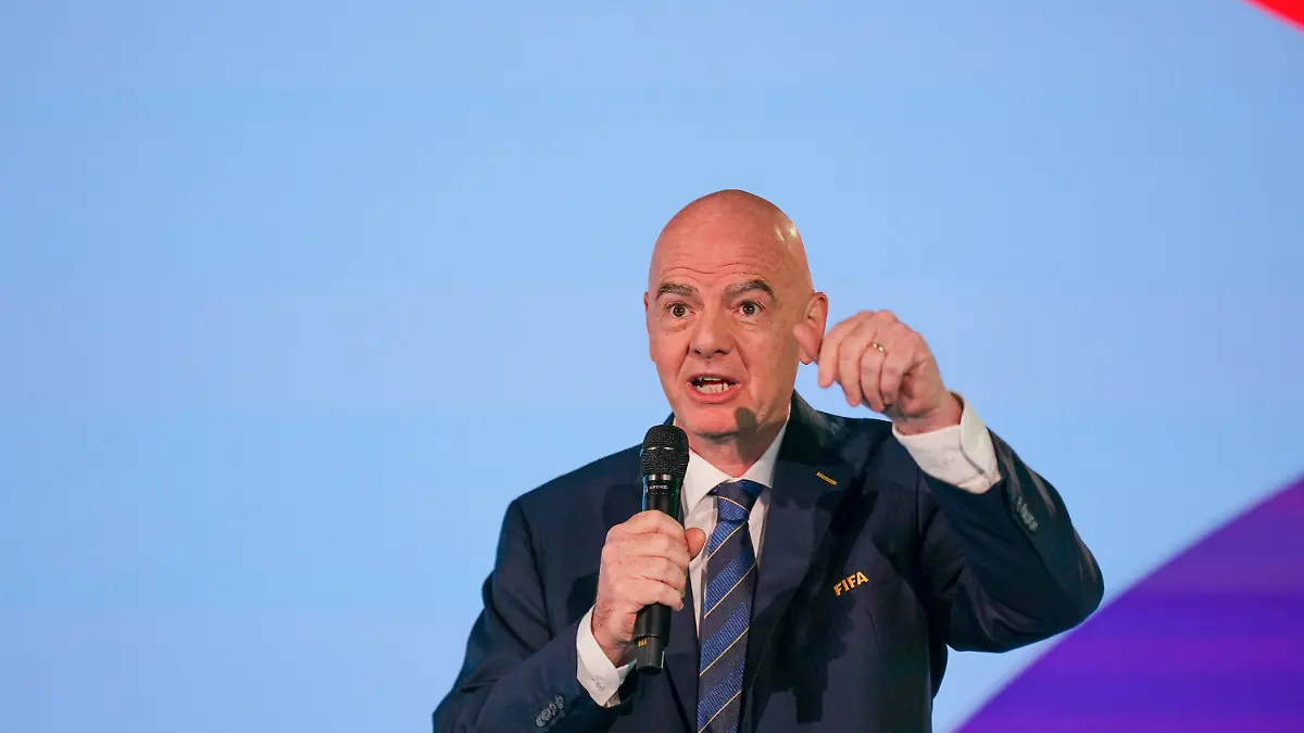 Fussball-Home-of-FIFA-Zuerich-Schweiz-Gianni-Infantino-FIFA-Praesident-Portraitfoto-Portrait-Einzelaufnahme-Portraet-Mimik-Gesichtsausdruck-Emotion-Zuerich-Kanton-Zuerich-Schweiz-Soccer-Home-of-FIFA-Zurich-Switzerland-Gianni-Infantino-FIFA-President-portrait-photo-portrait-individual-shot-facial-expression-emotion-Zurich-Canton-of-Zurich-Switzerland-Copyright-xJOERANxSTEINSIEKx