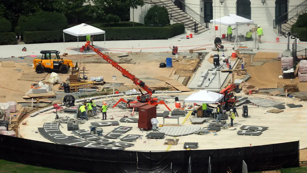 WASHINGTON-D-C-AUGUST-1-Aerial-view-of-the-work-on-White-House-Helipad-on-August-1-2026-in-Washington-D-C