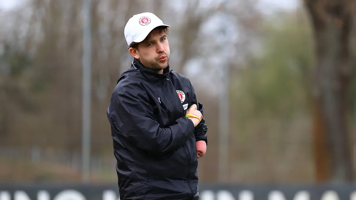 Christian-Dobrick-Trainer-FC-St-Pauli-U19-Fussball-I-Junioren-I-U19-DFB-Nachwuchsliga-Hauptrunde-Liga-B-Gruppe-B-I-Saison-2025-2026-I-7-Spieltag-I-FC-St-Pauli-U19-SG-Dynamo-Dresden-U19-I-28-03