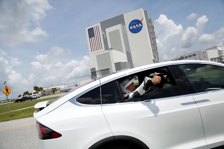 2020-05-30T212508Z-1122523227-RC29ZG9UU8FO-RTRMADP-3-SPACE-EXPLORATION-SPACEX-LAUNCH