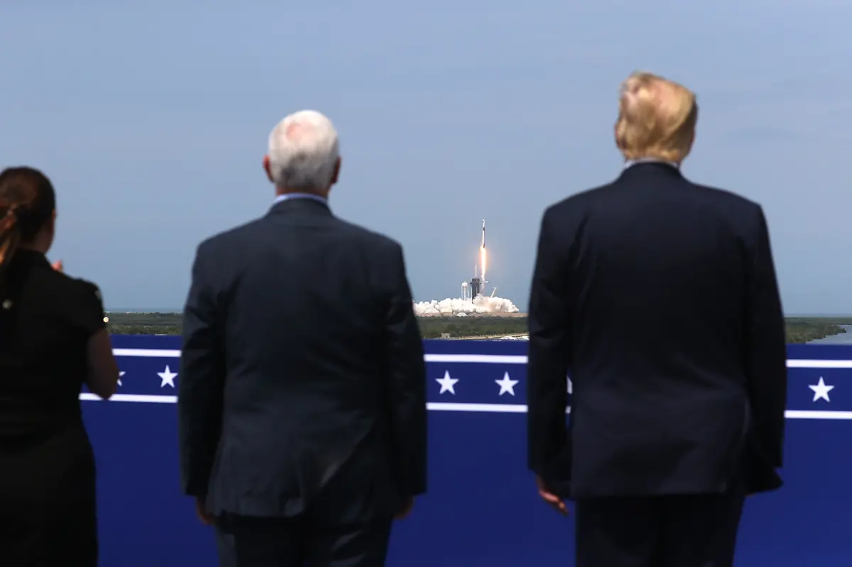 2020-05-30T203848Z-1162473648-HP1EG5U1LCO2B-RTRMADP-3-SPACE-EXPLORATION-SPACEX-LAUNCH