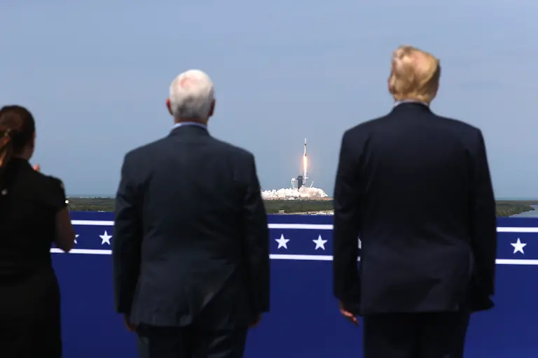 2020-05-30T203848Z-1162473648-HP1EG5U1LCO2B-RTRMADP-3-SPACE-EXPLORATION-SPACEX-LAUNCH