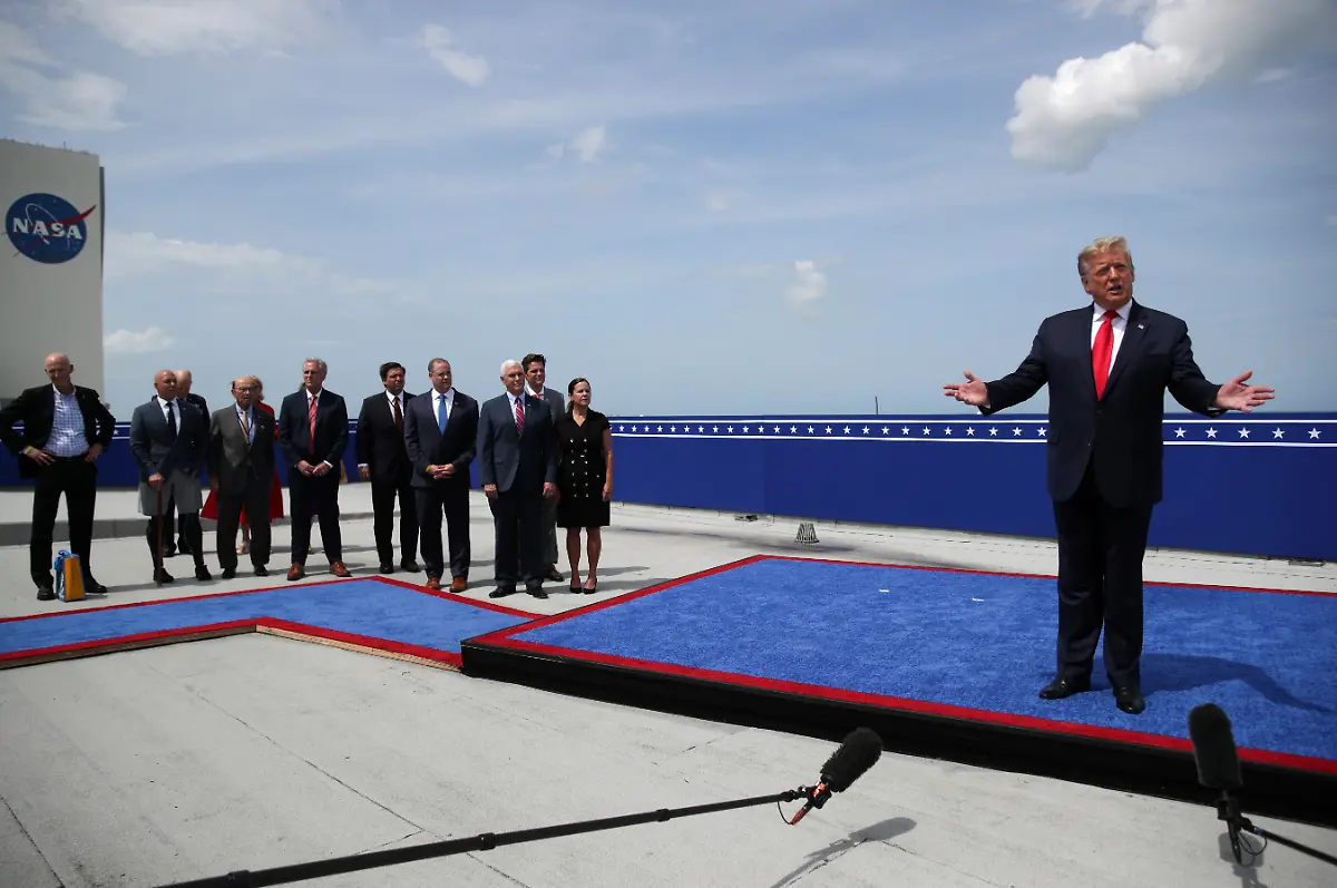 2020-05-30T203822Z-812120918-HP1EG5U1LBY2A-RTRMADP-3-SPACE-EXPLORATION-SPACEX-LAUNCH