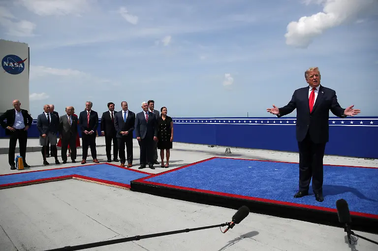 2020-05-30T203822Z-812120918-HP1EG5U1LBY2A-RTRMADP-3-SPACE-EXPLORATION-SPACEX-LAUNCH