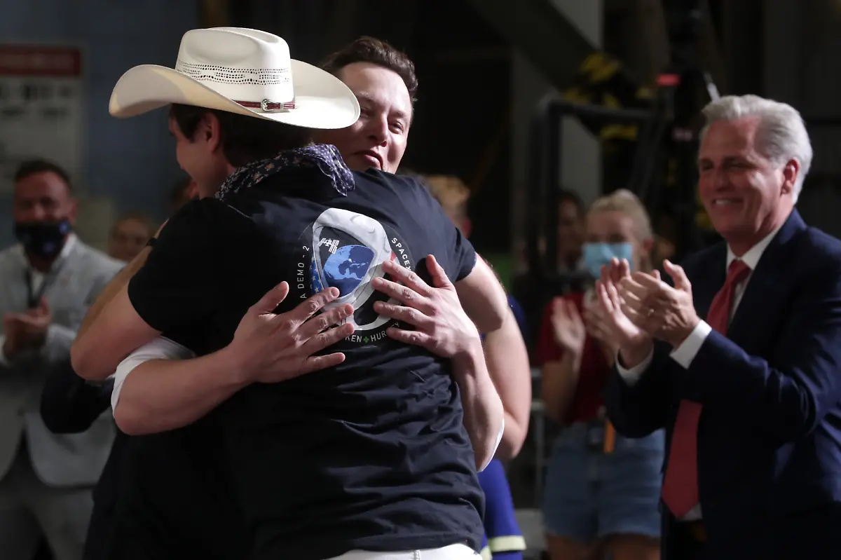 2020-05-30T211913Z-1791881953-HP1EG5U1N812I-RTRMADP-3-SPACE-EXPLORATION-SPACEX-LAUNCH