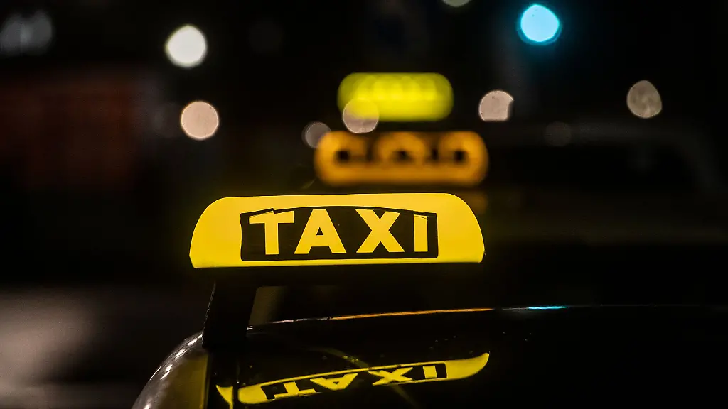 Seit-Mitte-Februar-hat-der-Berliner-Senat-die-Genehmigung-neuer-Taxis-in-der-Hauptstadt-fuer-vorerst-ein-Jahr-gestoppt