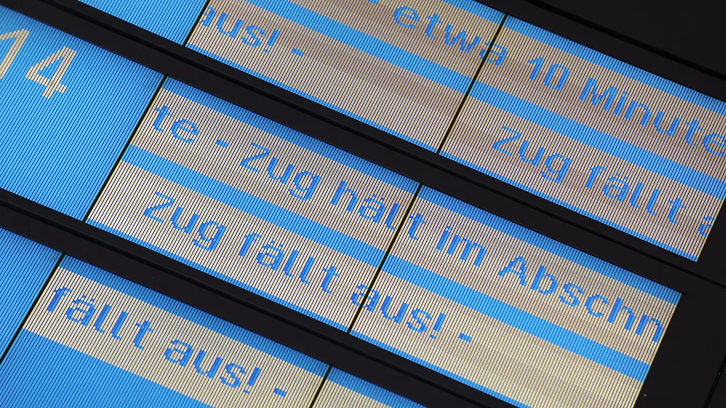 Im-August-muessen-sich-Bahnreisende-in-Niedersachsen-fuer-einige-Strecken-eine-Alternative-suchen
