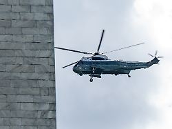 Vorfall wird untersucht: Trumps Hubschrauber soll gestartetem Passagierflugzeug zu nahe gekommen sein