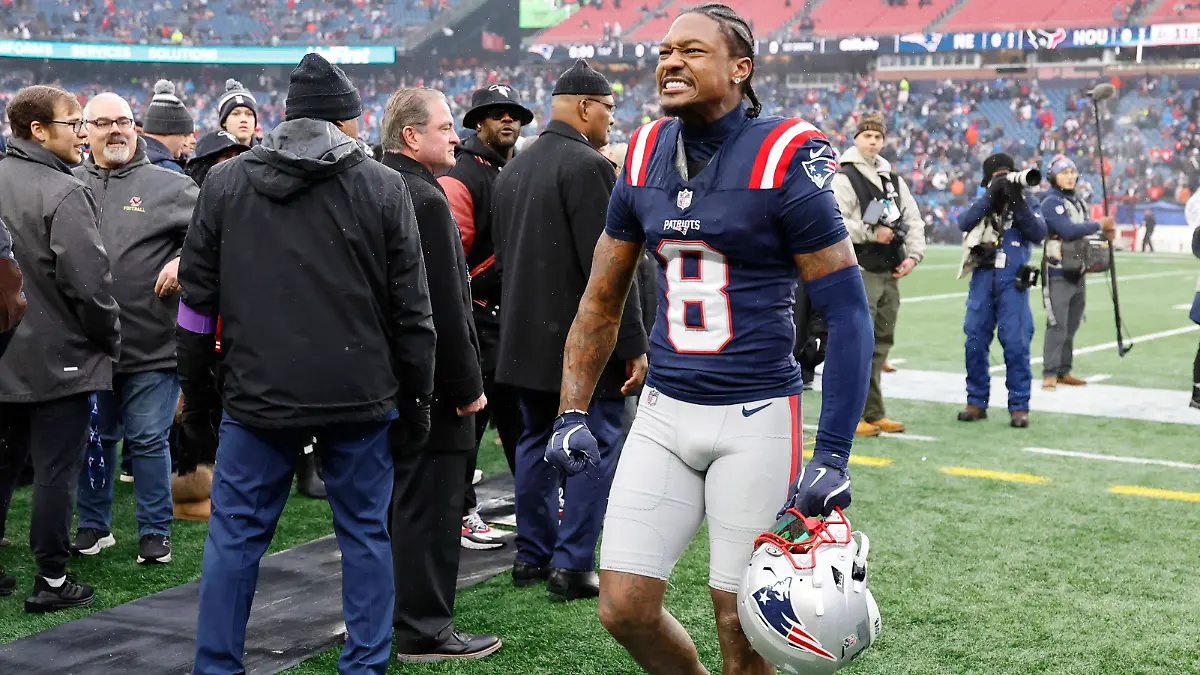FOXBOROUGH-MA-JANUARY-18-Stefon-Diggs-8-of-the-New-England-Patriots-after-warm-up-before-an-AFC-Divisional-Round-game-between-the-New-England-Patriots-and-the-Houston-Texans-on-January-18-2026-at-Gillette-Stadium-in-Foxborough-Massachusetts