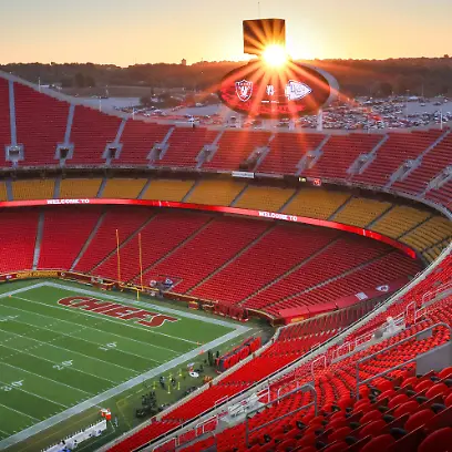 October-19-2025-A-general-view-of-the-stadium-as-the-sun-rises-before-an-NFL-American-Football-Herren-USA-football-game-between-the-Kansas-City-Chiefs-and-Las-Vegas-Raiders-at-GEHA-Field-at-Arrowhead-Stadium-in-Kansas-City-MO