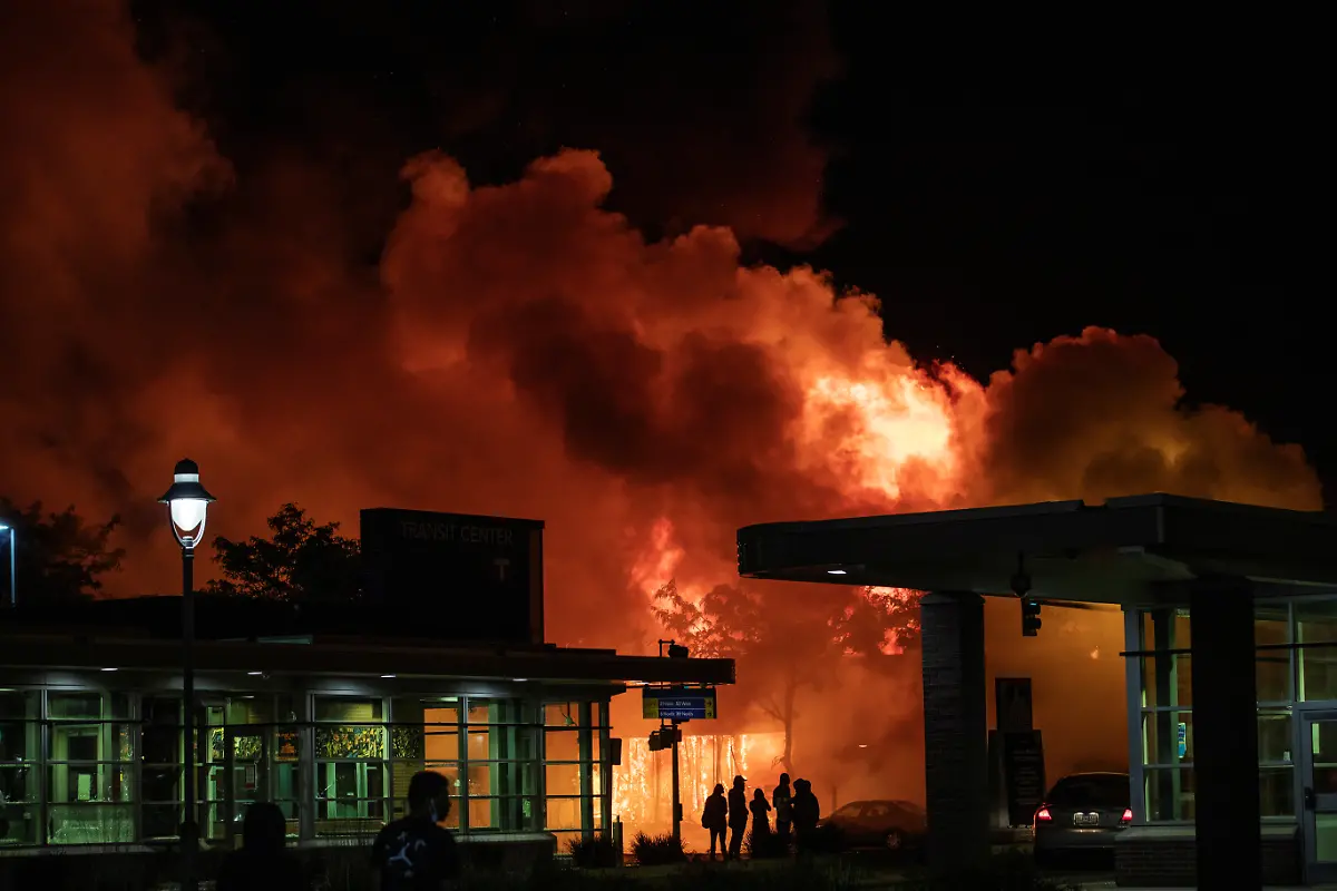 2020-05-30T092039Z-1258035922-RC2XYG9H9VZ3-RTRMADP-3-MINNEAPOLIS-POLICE