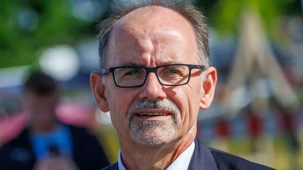 Mecklenburg-Vorpommerns-Verkehrsminister-Wolfgang-Blank-parteilos-erwartet-ein-groesseres-Engagement-des-Bundes-fuer-den-Nahverkehr-auf-der-Schiene