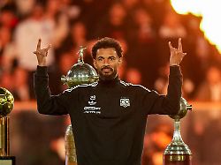 Cape Verde Goalkeeper Vozinha Waves To Colo Colo Supporters At His Welcoming Event At The Monumental Stadium In Santiago Chile Wednesday Aug 5 2026