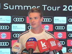 Jonas Urbig Vom FC Bayern Muenchen Bei Einer Pressekonferenz Der Fussball Bundesligist FC Bayern Muenchen Absolviert Im Rahmen Seiner Saisonvorbereitung Eine Sommertour Durch Asien