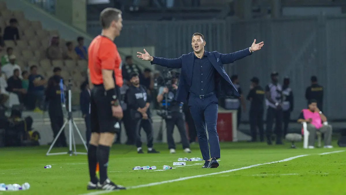 Al-Ahli-v-Al-Shabab-Saudi-Pro-League-JEDDAH-SAUDI-ARABIA-JANUARY-10-Head-coach-Matthias-Jaissle-of-Al-Ahli-follows-the-Saudi-Pro-League-week-14-match-between-Al-Ahli-and-Al-Shbab-at-Prince-Abdullah-al-Faisal-Stadium-in-Jeddah-Saudi-Arabia-on-January-10-2025-Cidde-Suudi-Arabistan-Editorial-use-only-Please-get-in-touch-for-any-other-usage