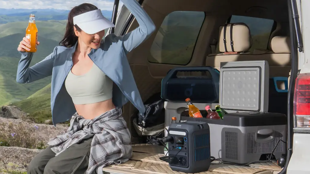 Die-kompakte-Anker-Powerstation-eignet-sich-fuer-Camping-Urlaube-und-Roadtrips