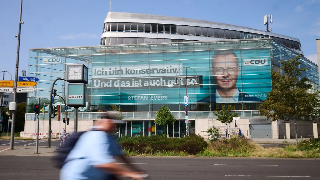 Das-neue-Wahlplakat-von-CDU-Spitzenkandidat-Stefan-Evers-fordert-die-SPD-heraus