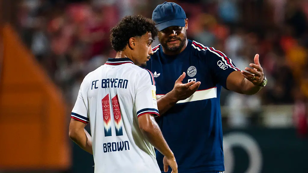 August-4-2026-Seogwipo-Jeju-South-Korea-FC-Bayern-Munich-defender-NATHANIEL-BROWN-11-receives-feedback-from-head-coach-VINCENT-KOMPANY-after-an-exhibition-match-between-BundesligaAaa-s-FC-Bayern-Munich-and-K-League-1Aaa-s-Jeju-SK-FC-during-the-Audi-Football-Summit-2026-on-Tuesday-Aug-4-2026-at-the-Jeju-World-Cup-Stadium-in-Seogwipo-South-Korea