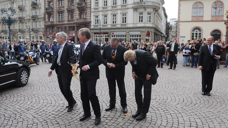 Wulff und Bouffier wurden von den Eiern getroffen.