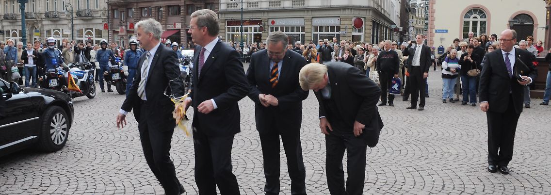 Wulff und Bouffier wurden von den Eiern getroffen.