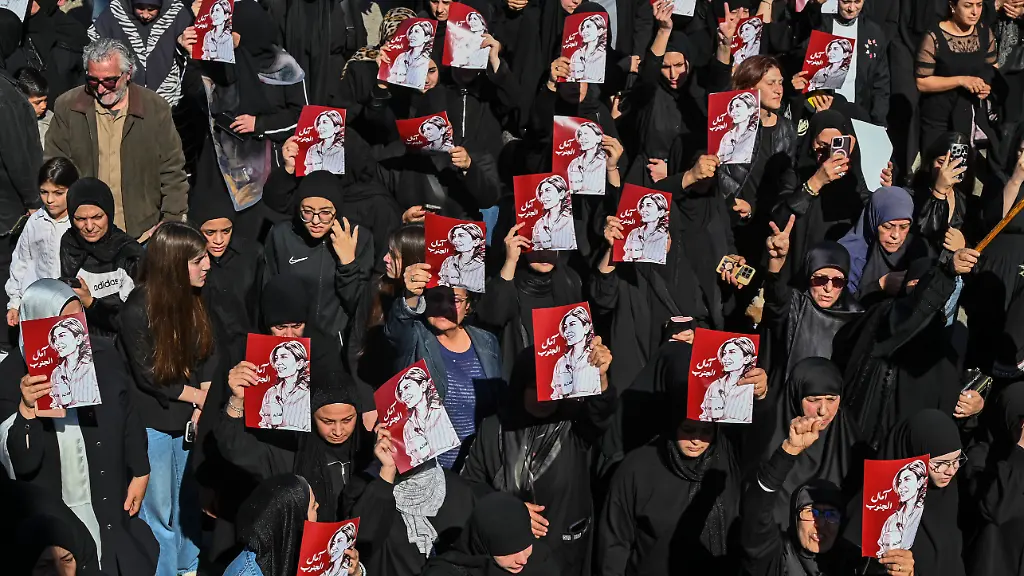 Funeral-Ceremony-For-Journalist-Killed-During-Israeli-Attack-In-Lebanon-People-attend-a-funeral-ceremony-for-journalist-Amal-Khalil-who-was-killed-in-an-Israeli-military-operation-targeting-the-village-of-Tayri-in-Nabatieh-Lebanon-on-April-23-2026-beirut-Lebanon-PUBLICATIONxNOTxINxFRA-Copyright-xSTRx-originalFilename-itani-notitle260423-npJoC