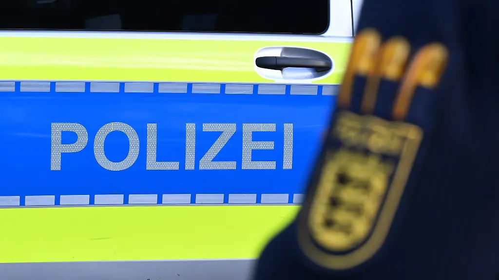 Ein-Mann-soll-am-Wochenende-seine-Partnerin-mit-einem-Messer-verletzt-haben