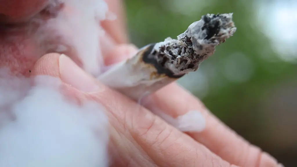Ein-15-jaehriger-Cannabiskonsument-wollte-sich-laut-Polizei-nicht-kontrollieren-lassen-am-Ende-ist-ein-Polizist-schwer-verletzt