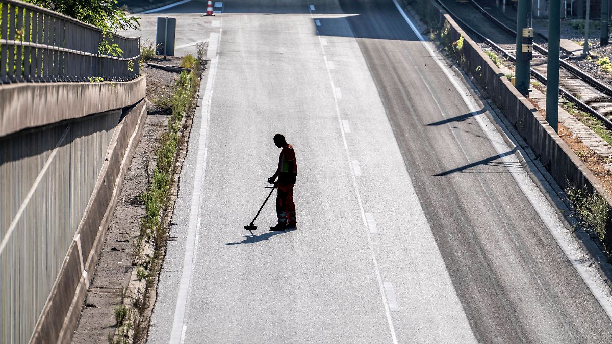 Millions in fines for road construction cartel