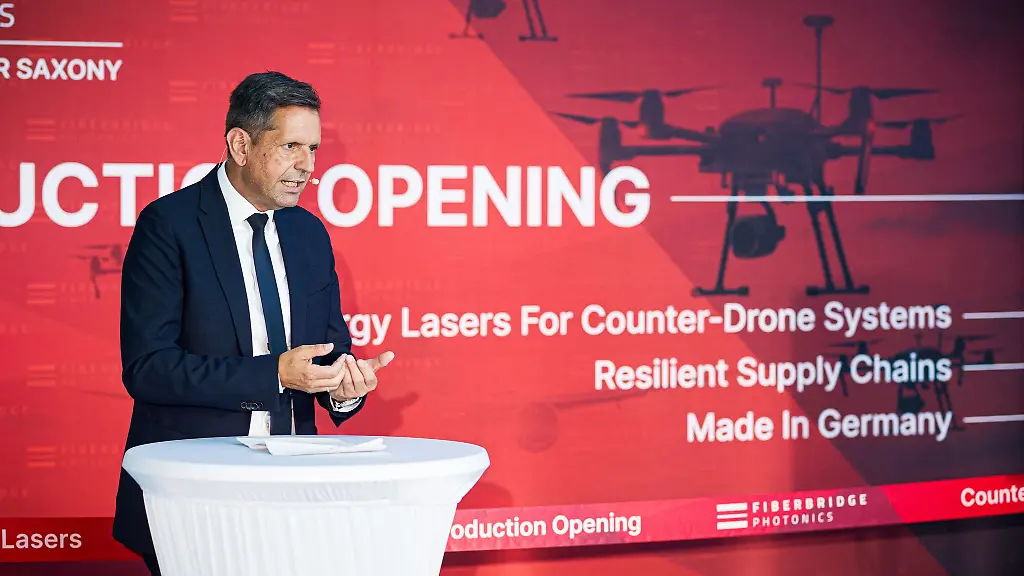 Photonik-und-Lasertechnologien-sind-in-vielen-Bereichen-unverzichtbar-sagte-Niedersachsens-Ministerpraesident-Olaf-Lies-SPD