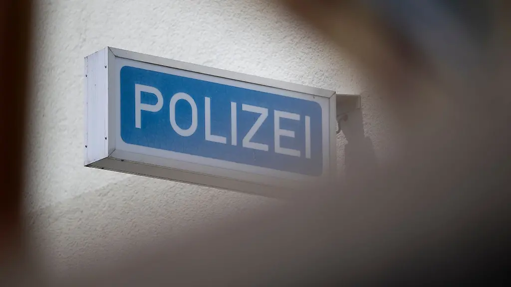 Das-Opfer-musste-in-einer-Klinik-notoperiert-werden
