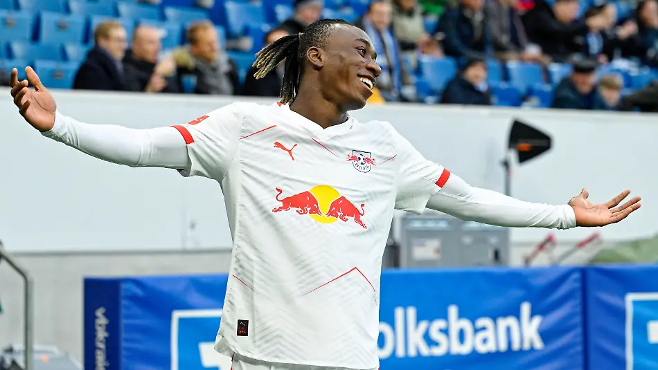 ARCHIV-08-11-2025-Baden-Wuerttemberg-Sinsheim-Fussball-Bundesliga-TSG-1899-Hoffenheim-RB-Leipzig-10-Spieltag-PreZero-Arena-Torschuetze-Yan-Diomande-RB-Leipzig-jubelt-ueber-das-Tor-zum-0-1-Er-wechselt-von-RB-Leipzig-zu-Real-Madrid