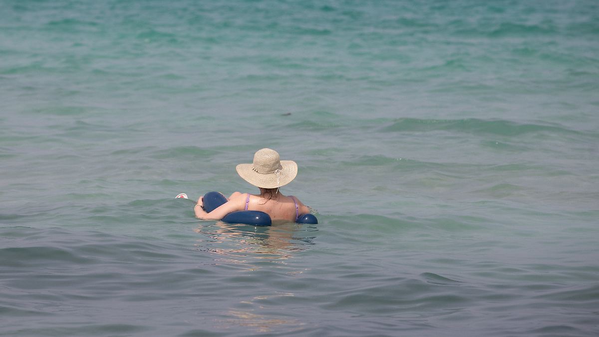 Mediterranean turns into a bathtub: Water off Mallorca reaches record ...