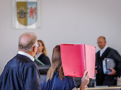 "Hast du einen Dachschaden?": Fall Fabian: Angeklagte pöbelt ihre Schwester im Gerichtssaal an