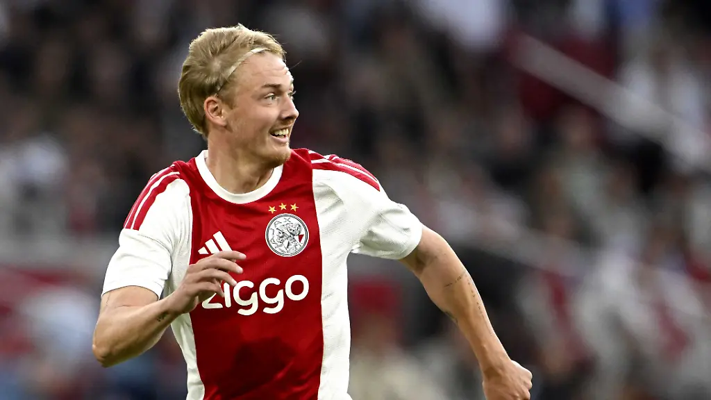 06-08-2026-Niederlande-Amsterdam-Fussball-Maenner-UEFA-Europa-Conference-League-Qualifikation-3-Runde-Hinspiele-Ajax-Amsterdam-Shelbourne-Dublin-Julian-Brandt-Ajax-Amsterdam-waehrend-seines-Debuts-fuer-Ajax
