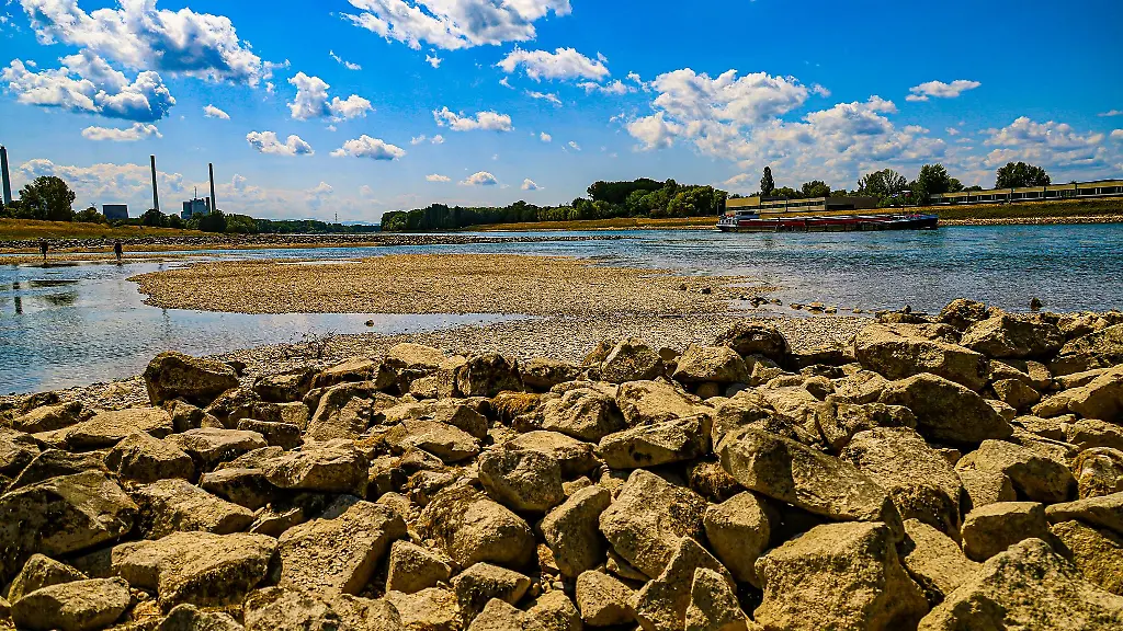 Das-Niedrigwasser-hat-Folgen-fuer-die-Industrie-in-Suedbaden