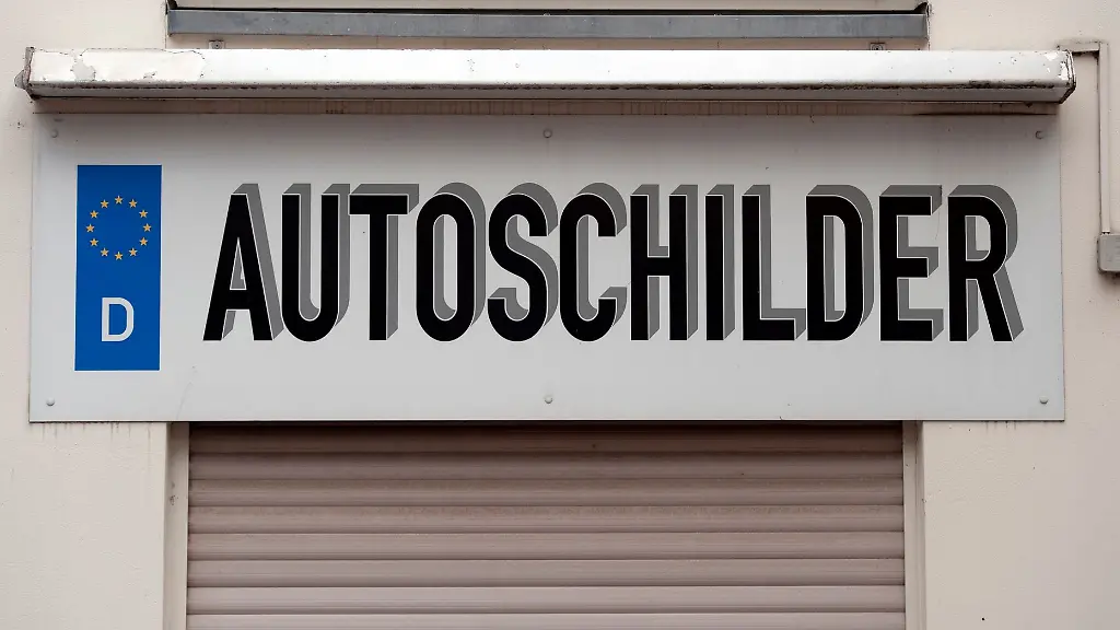 Kennzeichen-mit-Heimatbezug-sind-bei-vielen-Autofahrern-beliebt