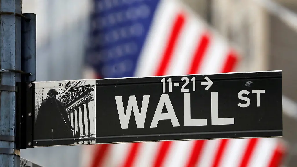 FILE-PHOTO-A-street-sign-for-Wall-Street-is-seen-outside-the-New-York-Stock-Exchange-NYSE-in-New-York-City-New-York-U-S-July-19-2021