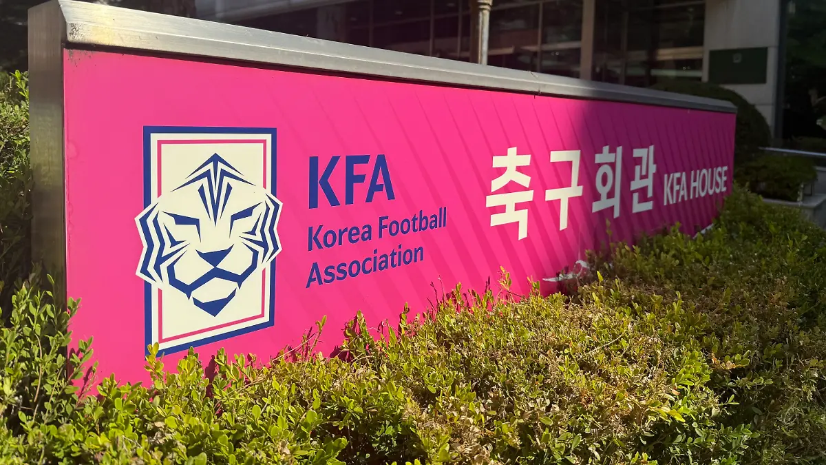 07-08-2026-Suedkorea-Seoul-Ein-Schild-steht-vor-den-Raeumlichkeiten-der-Korea-Football-Association-KFA-in-Seoul-Die-KFA-steht-im-Visier-von-Ermittlungsbehoerden