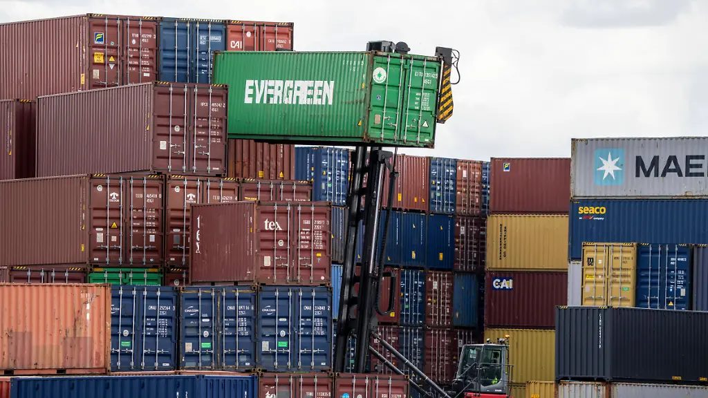 Hafen-Duisburg-Ruhrort-DeCeTe-Duisburger-Container-Terminal-Container-Transport-Duisport-Vinckekanal-Duisburg-NRW-Deutschland-Container-Terminal-DU-Port-of-Duisburg-Ruhrort-DeCeTe-Duisburger-Container-Terminal-Container-Transport-Duisport-Vinckekanal-Duisburg-NRW-Germany-Container-Terminal-DU