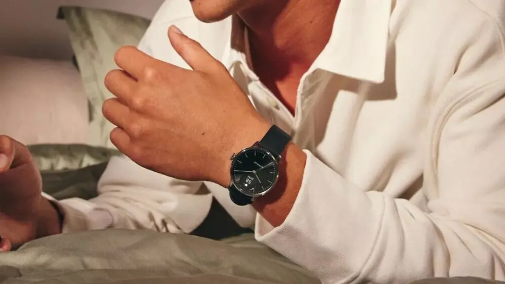 Die-Withings-ScanWatch-Light-verbindet-klassisches-Uhrendesign-mit-Gesundheits-und-Aktivitaetstracking-und-ist-bei-Tink-aktuell-guenstiger-als-bei-anderen-Haendlern