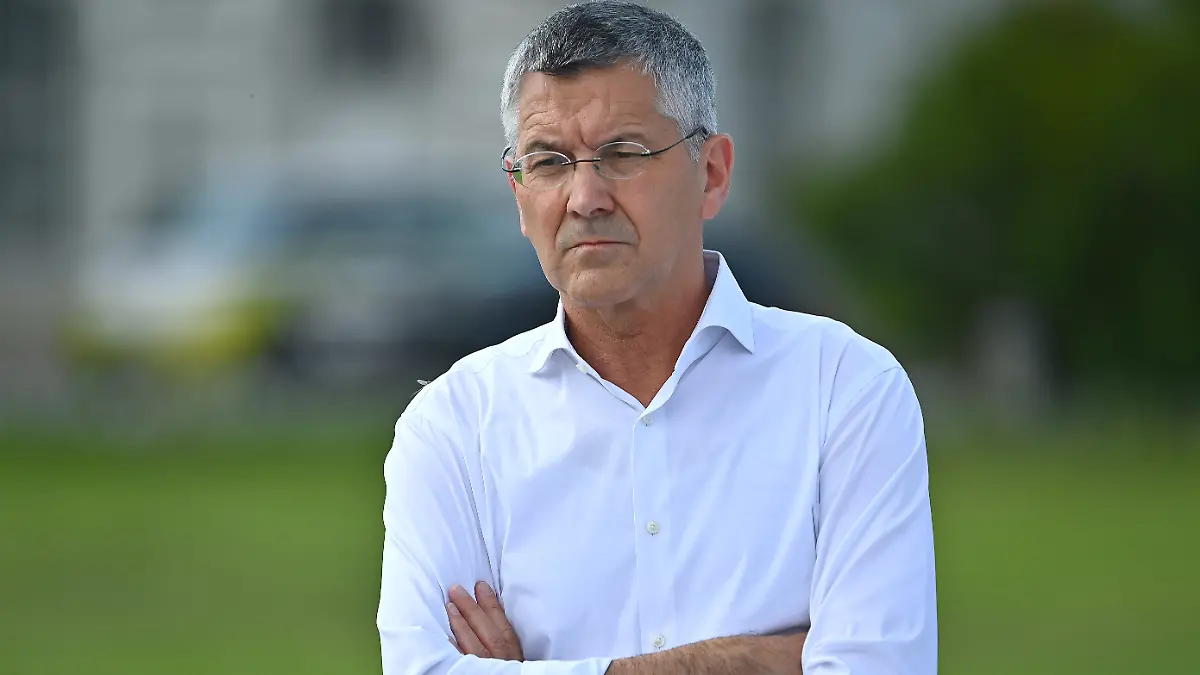 Herbert-HAINER-Praesident-Bayern-Muenchen-Einzelbild-angeschnittenes-Einzelmotiv-Halbfigur-halbe-Figur-Pressetermin-im-Rahmen-der-Einladung-der-Olympischen-Spitzenverbaende-zur-Vorstellung-des-vertieften-Bewerbungskonzepts-Muenchen-20XX-am-Donnerstag-18-06-2026-vor-dem-Schloss-Nymphenburg-Herbert-HAINER-President-of-Bayern-Munich-Single-frame-cropped-close-up-half-length-portrait-half-figure