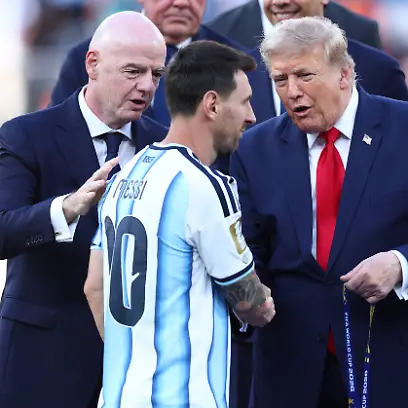 New-Jersey-USA-19th-July-2026-Lionel-Messi-of-Argentina-shakes-hand-with-Gianni-Infantino-president-of-FIFA-and-Donald-Trump-president-of-the-United-States-of-America-while-collecting-his-silver-medal-after-the-Spain-vs-Argentina-FIFA-World-Cup-WM-Weltmeisterschaft-Fussball-final-match-at-the-Metlife-Stadium-New-Jersey-Picture-credit-should-read-Paul-Terry-Sportimage-EDITORIAL-USE-ONLY-No-use-with-unauthorised-audio-video-data-fixture-lists-club-league-logos-or-live-services-Online-in-match-use-limited-to-120-images-no-video-emulation-No-use-in-betting-games-or-single-club-league-player-publications