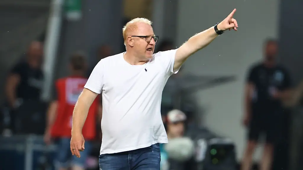 Hofft-auf-eine-unbeschwertere-Saison-als-zuletzt-Fuerth-Trainer-Heiko-Vogel