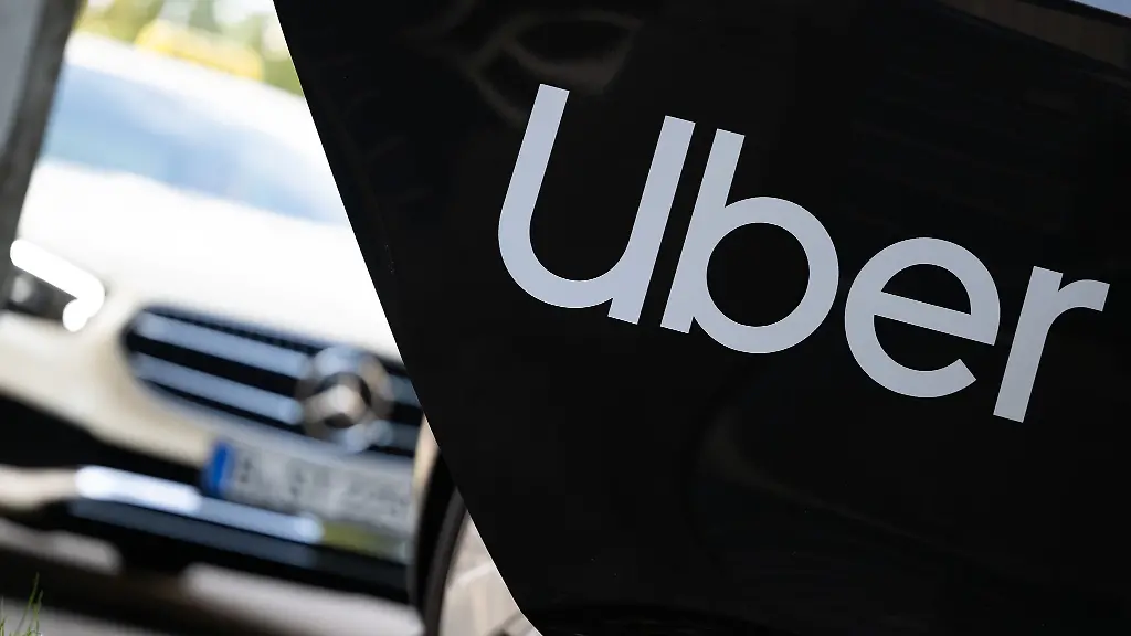 Auch-in-Koeln-gibt-es-Streit-um-die-Mindestpreise-fuer-Bolt-Uber-und-andere-Anbieter-um-das-Taxigewerbe-zu-schuetzen-Jetzt-ist-das-OVG-in-Muenster-an-der-Reihe