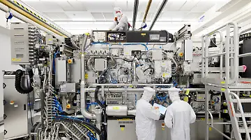2020-01-02T172801Z_704167887_RC2T7E91U76P_RTRMADP_3_ASML-HOLDING-USA-CHINA